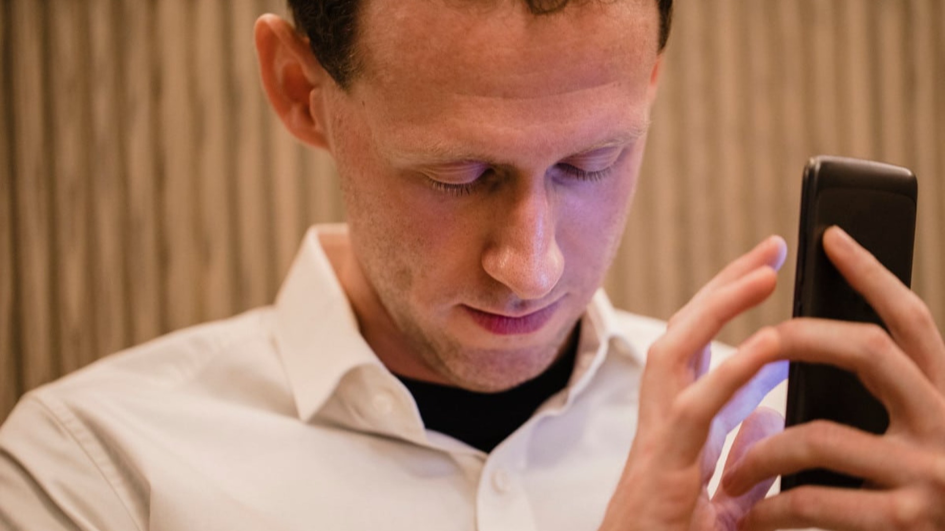Orientador(a) para Uso de Mídias e Redes Sociais em Smartphones para Pessoas com Deficiência Visual