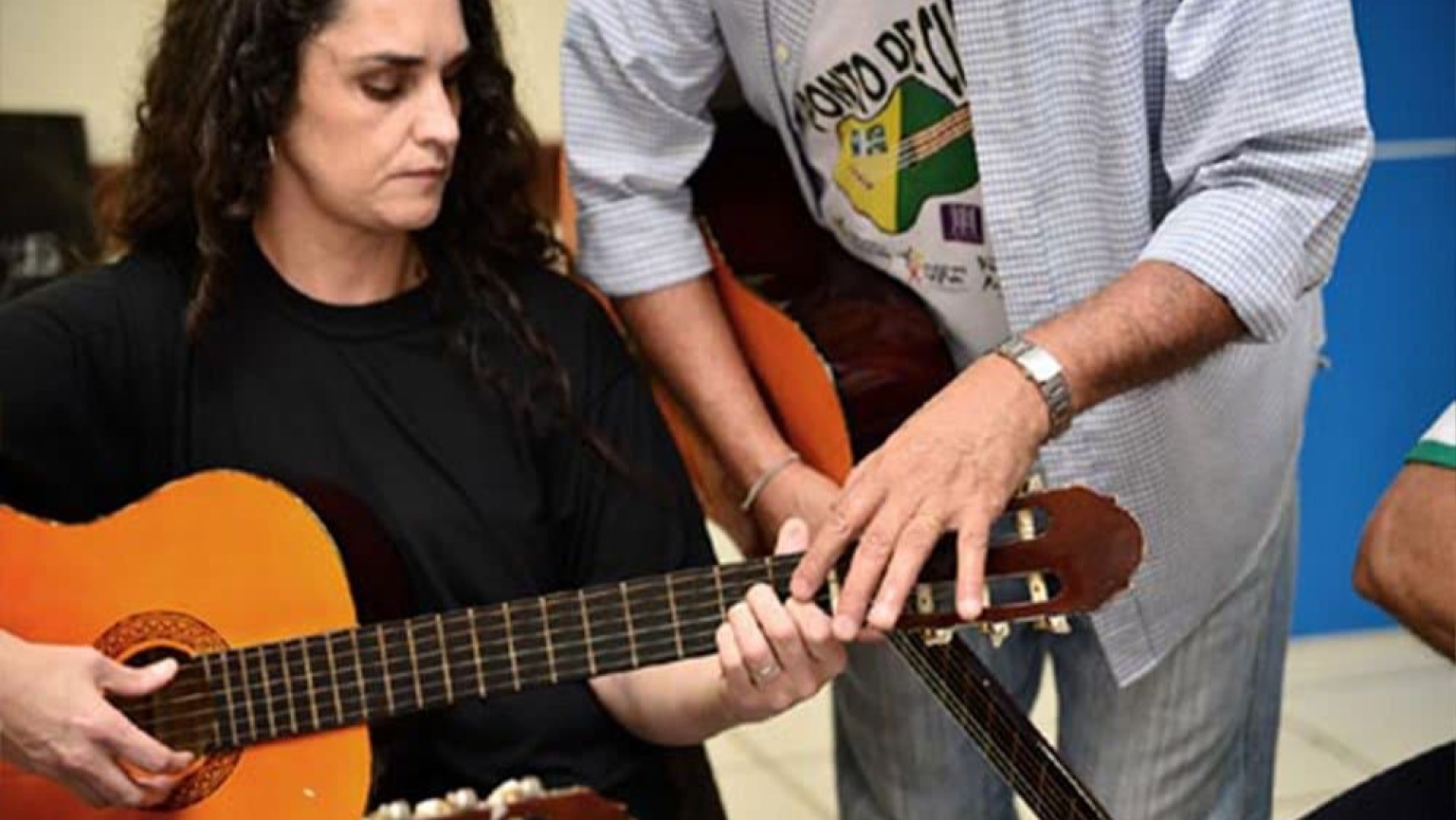 Instrutor(a) de Violão, Teclado e Cajón para Pessoas com Deficiência Visual