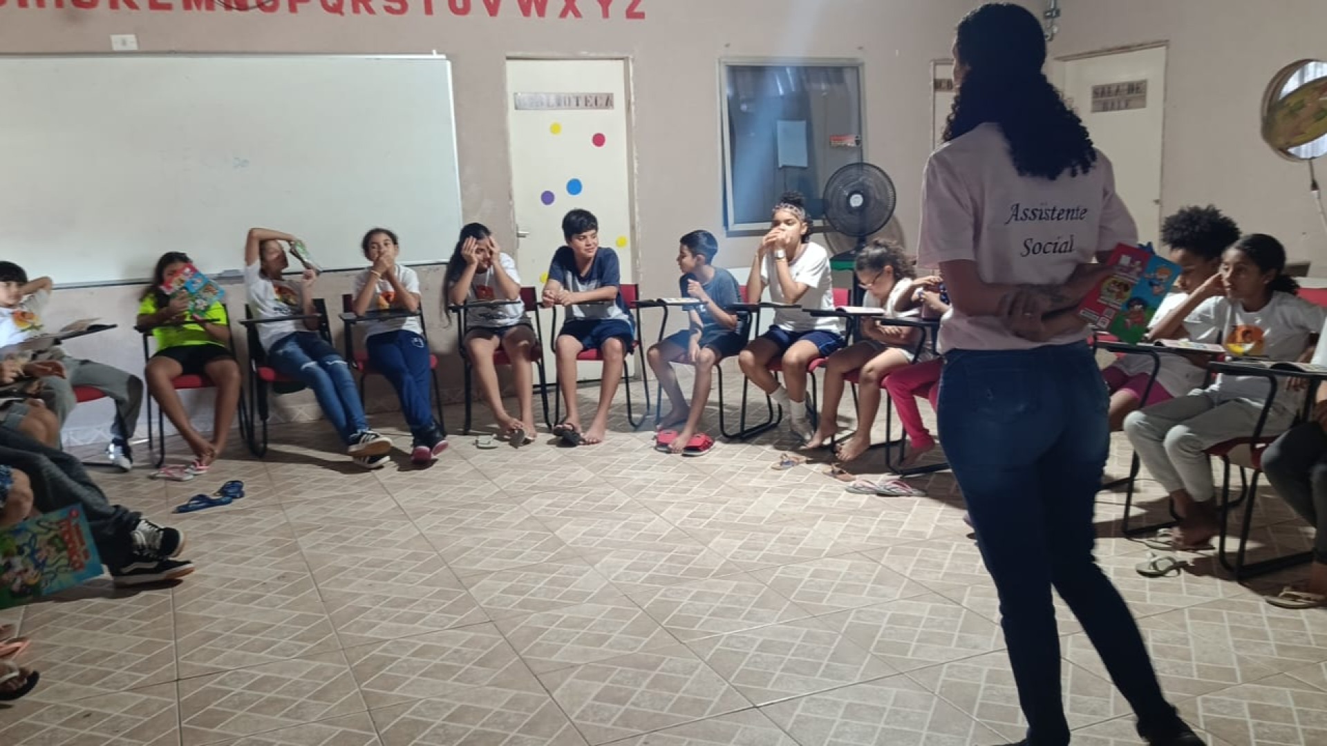 Assistente Social (a)