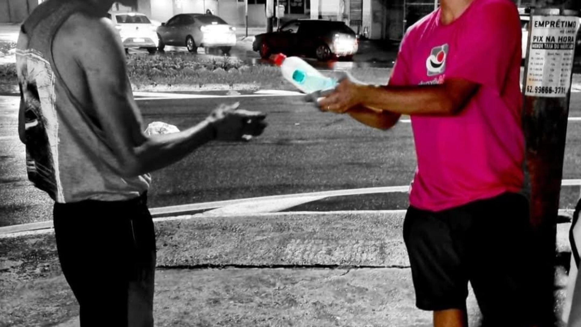 Voluntários para entregar comida à moradores em estado de rua