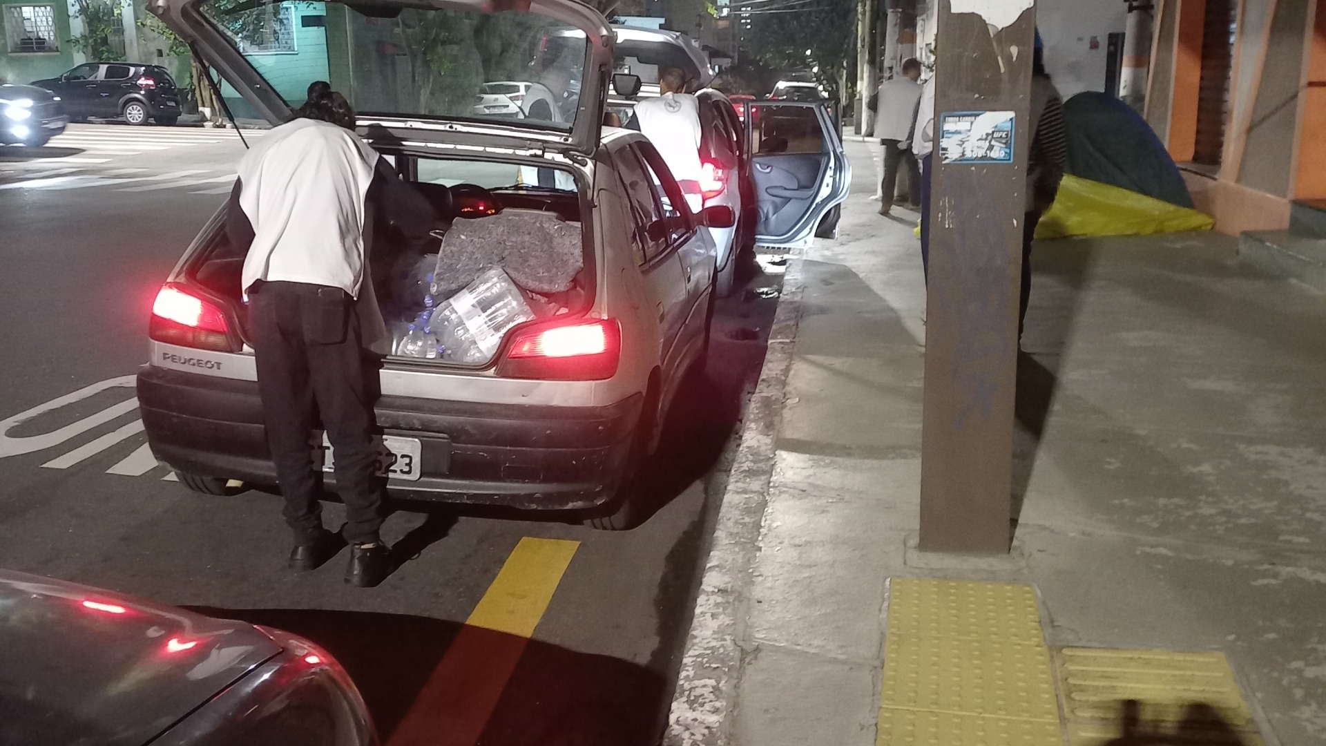 Voluntario com Carro